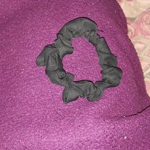 Black scrunchie